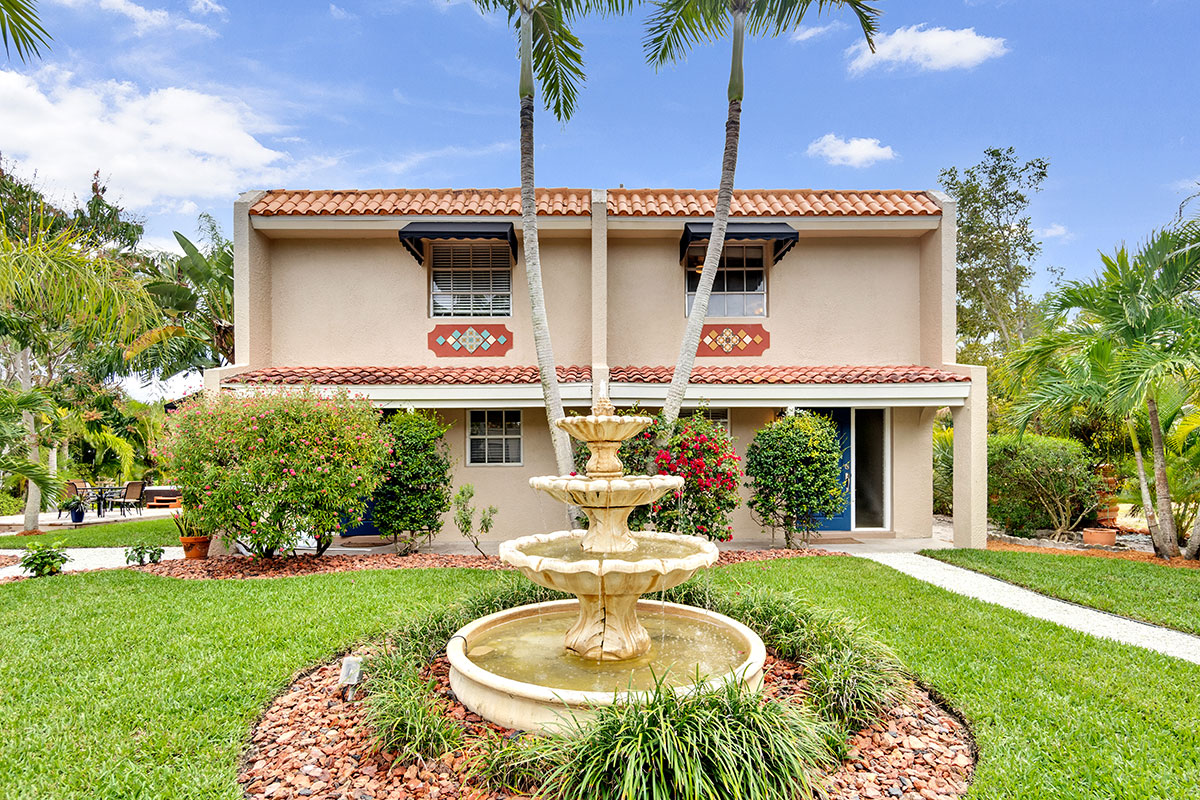 Beach-Road-Villas-Sanibel-Florida-Grounds